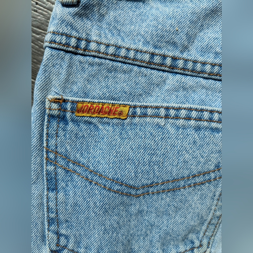 Vintage Jordache Jeans Size 23 waist Straight eg, high Waisted, and light wash.